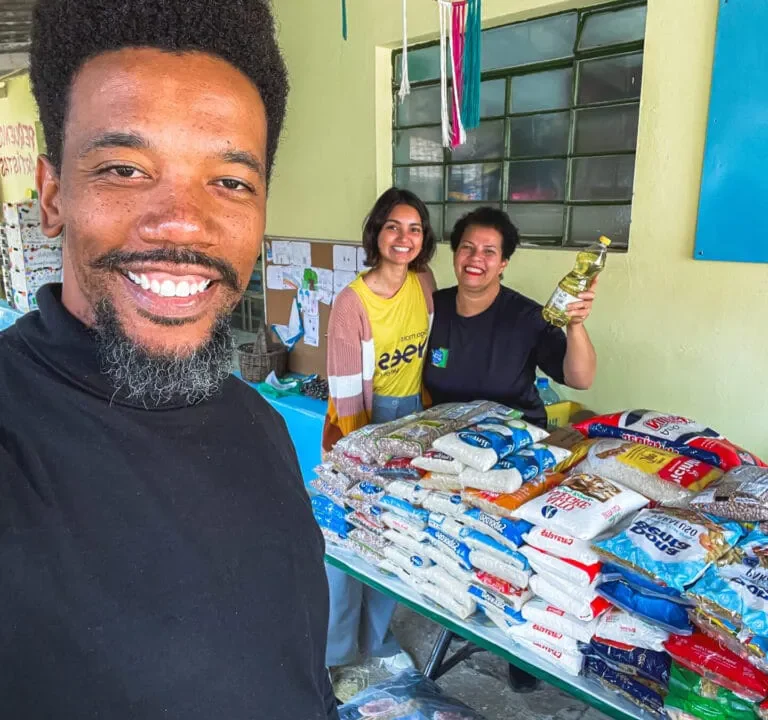 arraia-da-yees-arrecada-mais-de-300-kg-de-alimentos